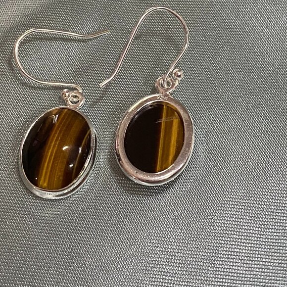 Earrings in Sterling Silver with Tiger Eye Cabochons - Picture 3 of 7